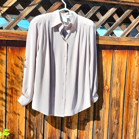 ⭐️Vintage Como Beige Button Down - Picture 3 of 9